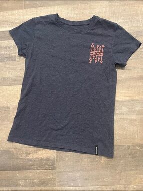 WOODS Women's Navy Short-Sleeve Tee with Coral Graphic
